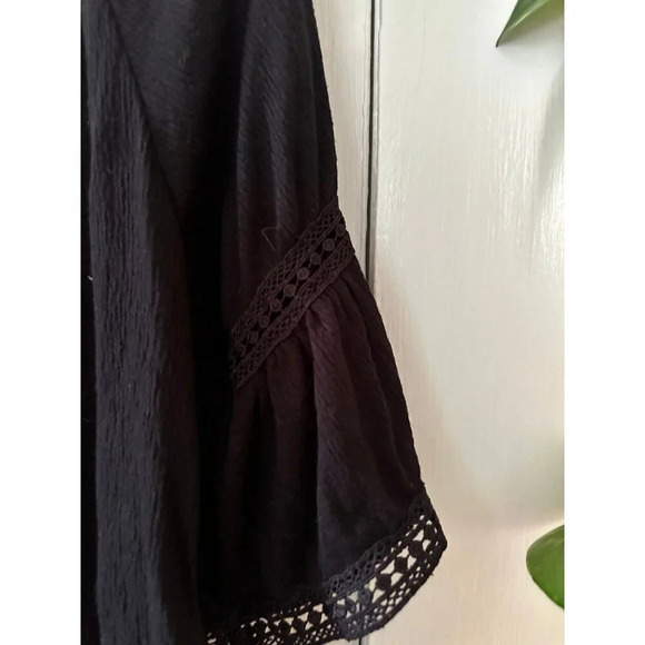 Old Navy Women’s size medium black blouse - Picture 3 of 7